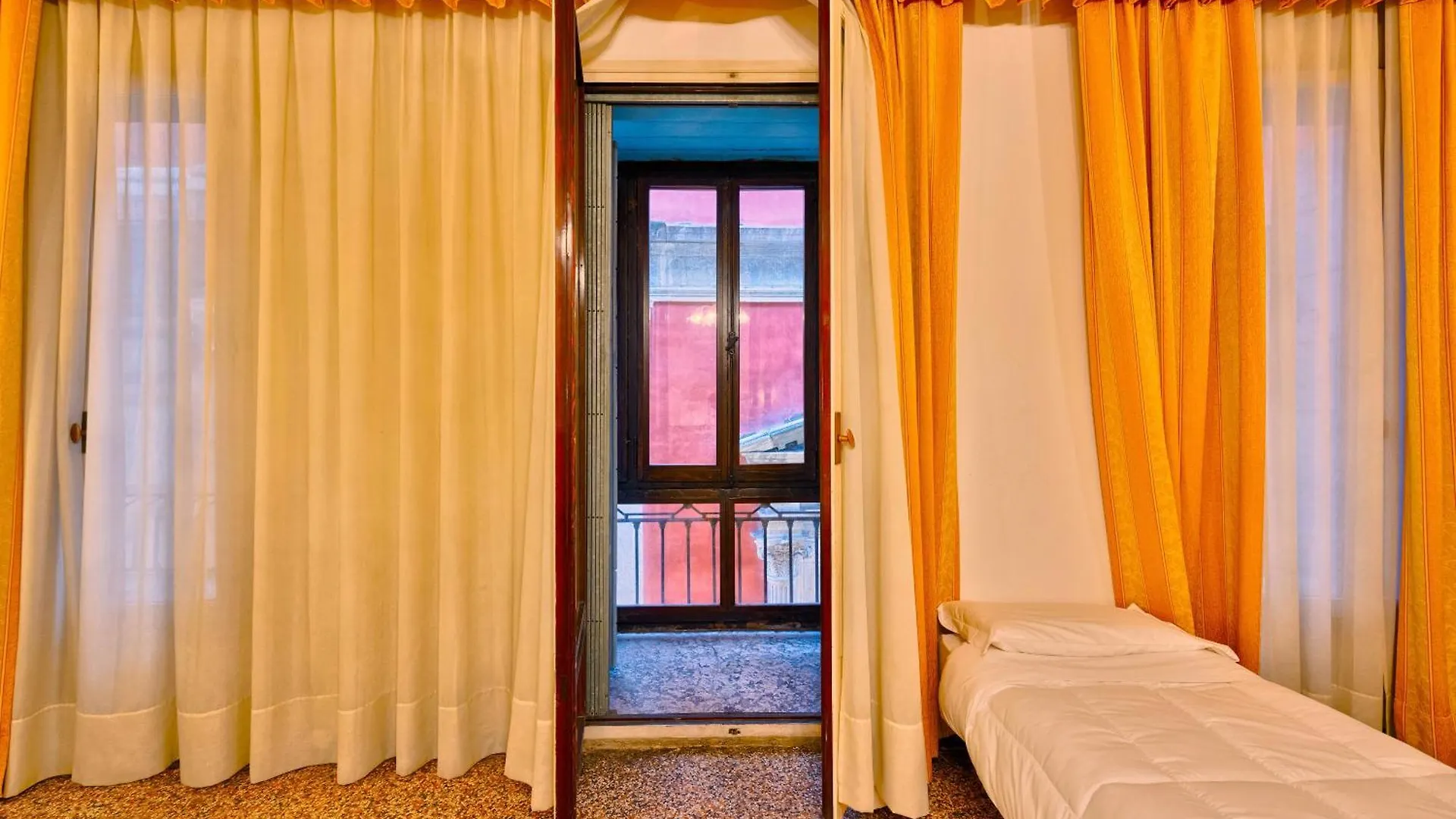 Joy Rialto Rooms Venice 0*,