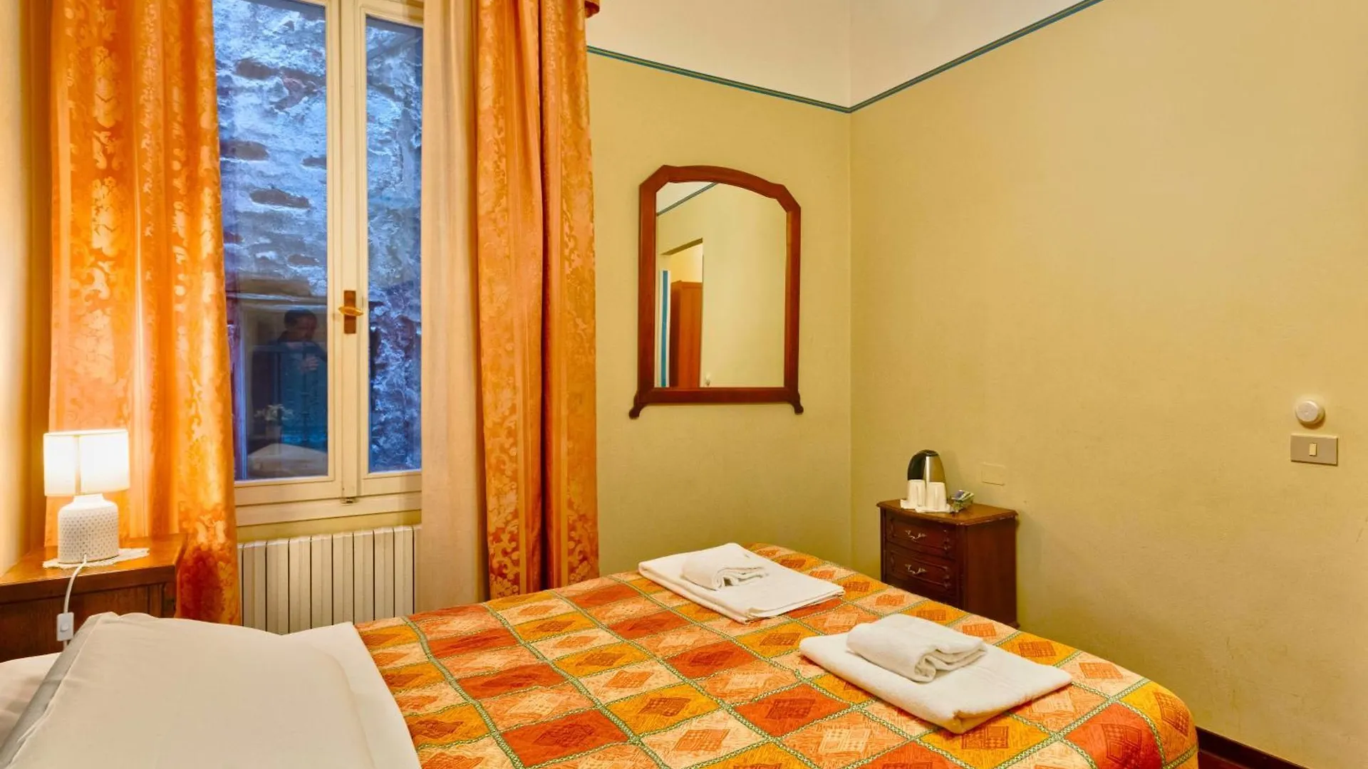 Joy Rialto Rooms Venice location